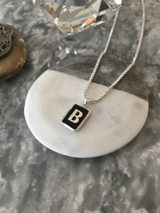 İNCE KÜP ZİNCİR  HARF MADALYON KOLYE - Görsel 2