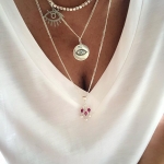 TURKUAZ TAŞ İŞLEMELİ GÖZ MADALYON KOLYE