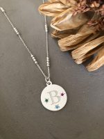 RENKLİ KRİSTAL TAŞ İŞLEMELİ HARF MADALYONLU UZUN ZİNCİR KOLYE - Görsel 2