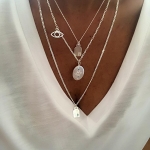 TURKUAZ TAŞ İŞLEMELİ VE GÖZ MADALYONLU KOLYE