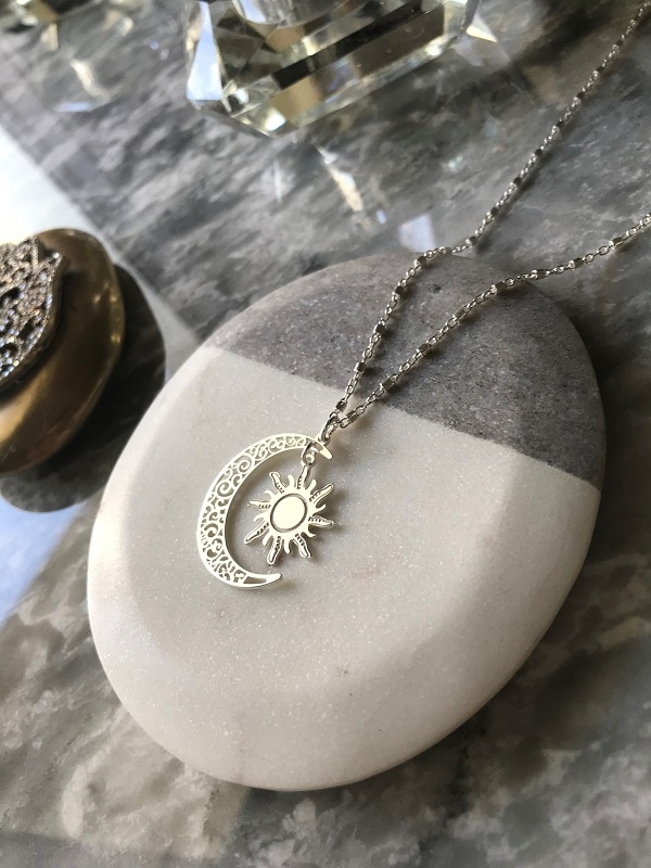 AY VE GÜNEŞ MADALYONLU KOLYE - Görsel 2