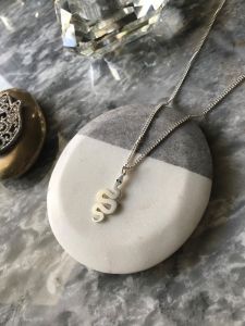 YILAN MADALYONLU KOLYE - Görsel 2