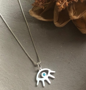 TURKUAZ TAŞ İŞLEMELİ KİRPİKLİ GÖZ MADALYON KOLYE