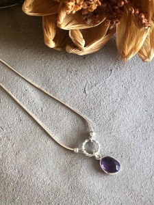 YUVARLAK AMETİST MADALYONLU KOLYE - Görsel 2