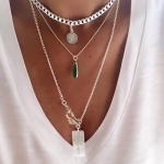 ÇİÇEK DESENLİ DİKDÖRTGEN MADALYON KOLYE