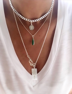 ÇİÇEK DESENLİ DİKDÖRTGEN MADALYON KOLYE