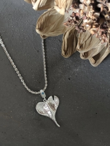 KALP MADALYONLU KOLYE