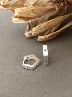 TURKUAZ TAŞ İŞLEMELİ BEŞGEN KÜPE